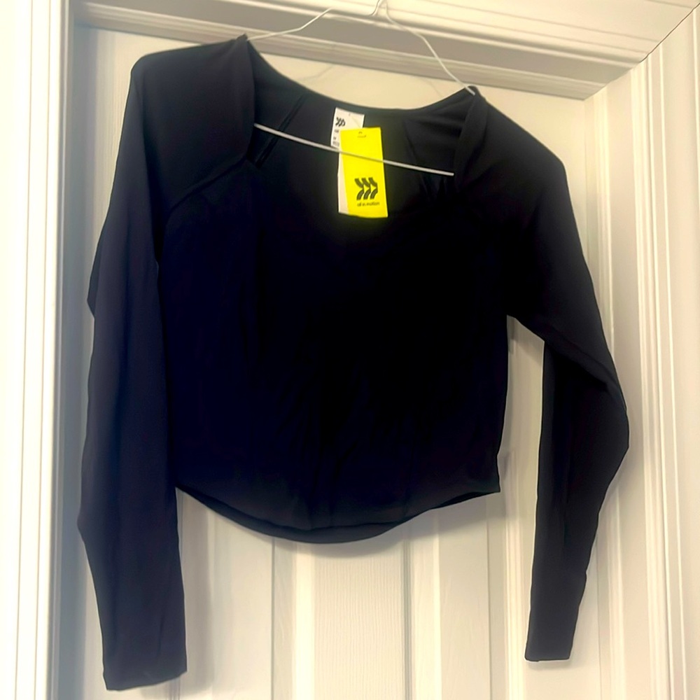 black long sleeve exercise top size M